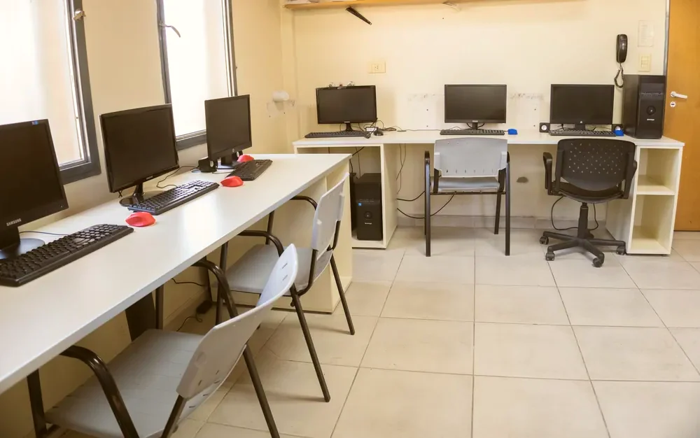 Sala de computación del centro